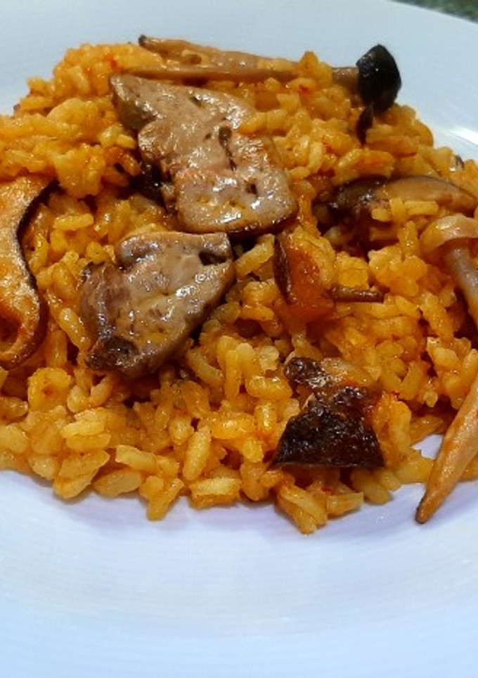 Una foto de Paella de setas y foie