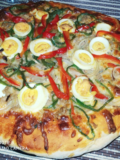 Una foto de Pizza de atún y verduras