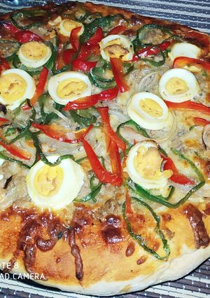 Una foto de Pizza de atún y verduras