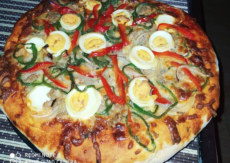 Pizza de atún y verduras