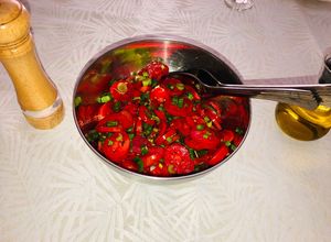 Una foto de Ensalada de tomate pomodoro