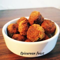 Falafel/ Chickpea fritters A picture of Falafel/ Chickpea fritters.
