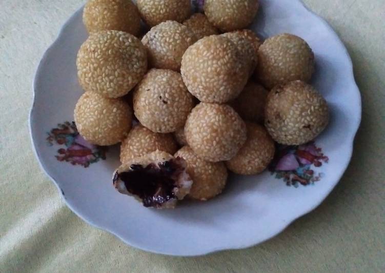 Onde-onde isi coklat