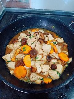 Hình của món Philê gà xào nấm đông cô.