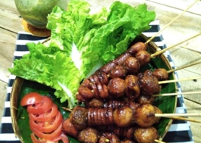 Cara Gampang Membuat Sate bakar basis (bakso sosis), Enak Banget