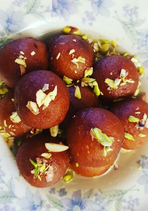 A picture of Gulab Jamun.