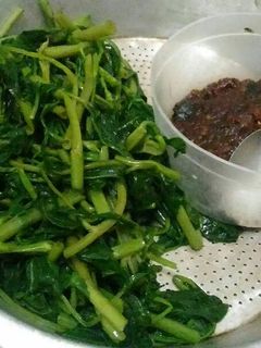 Foto resep Kangkung sambel asem #khascirebonan