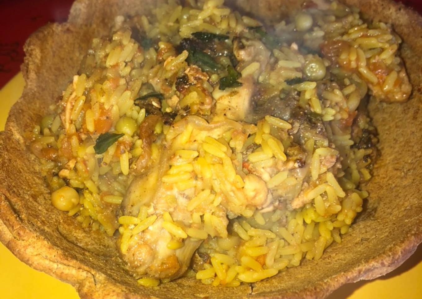 Arroz con pollo!! En recipiente comestible😋
