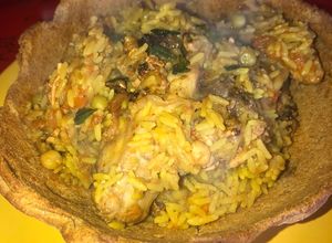 Una foto de Arroz con pollo!! En recipiente comestible😋