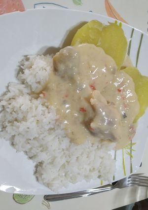 Una foto de Pollo con champiñones