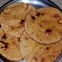 A picture of Makki Ki roti.