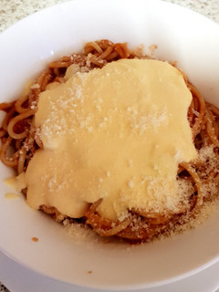 A picture of My Quick Spaghetti in tomato juice and homemade Cheese sauce.😀.