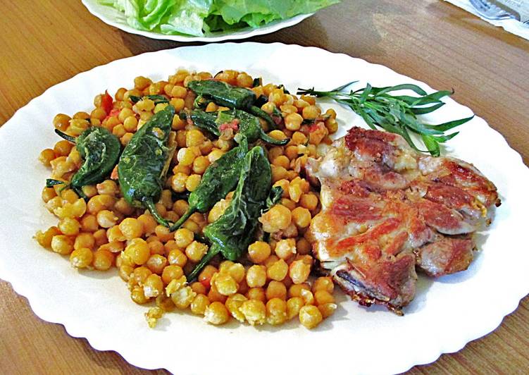 Muslo de pollo con garbanzos tostados y pimientos de Padrón al estragón - plato único