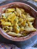 Fideos al horno en olla de barro