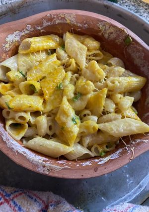Una foto de Fideos al horno en olla de barro