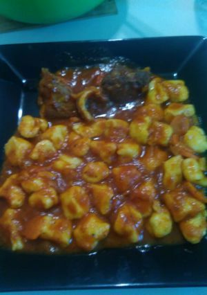 Una foto de Ñoquis de papa, con estofado de cordero