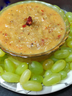द्राक्षाची चटणी (Drakshachi chutney recipe in marathi) रेसिपी चे मुख्य फोटो
