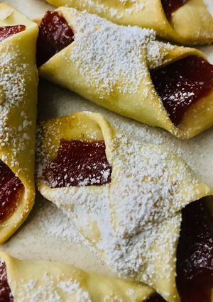 Una foto de PAÑUELITOS/PASTELITOS 🇦🇷🧉🇦🇷 DE MEMBRILLO 🥭🧉🥯😋🤩👏❤️
