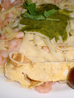 Una foto de Tallarines con "pesto" de hierbas