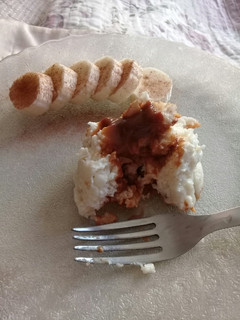 Una foto de Volcán de coco y dulce de leche saludable😆