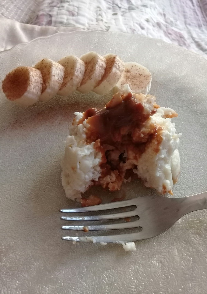 Una foto de Volcán de coco y dulce de leche saludable😆