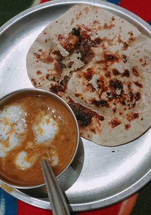 दाल मखनी और नान(daal makhni aur naan recipe in hindi) रेसिपी मुख्य फोटो