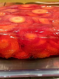 Una foto de Tarta de gelatina de fresa