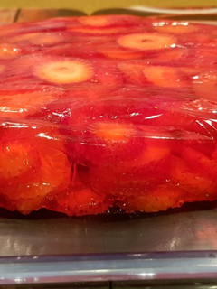 Una foto de Tarta de gelatina de fresa
