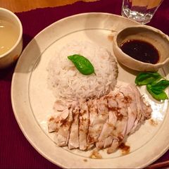 A picture of Singaporean Hainanese Chicken Rice, 海南鶏飯, Gluten Free.