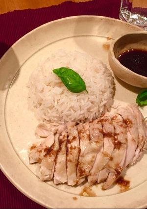 A picture of Singaporean Hainanese Chicken Rice, 海南鶏飯, Gluten Free.