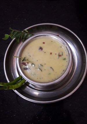 કાઠીયાવાડી કઢી (kathiyavadi kadhi recipe in gujarati) રેસીપી મુખ્ય ફોટો