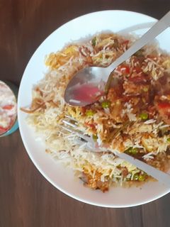 व्हेजीटेबल बिर्याणी (vegetabble biryani recipe in marathi) रेसिपी चे मुख्य फोटो