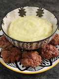 Puré de patata con filetes rusos
