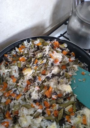 Una foto de Arroz salteado con vegetales