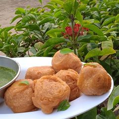 A picture of Aloo Wara.
