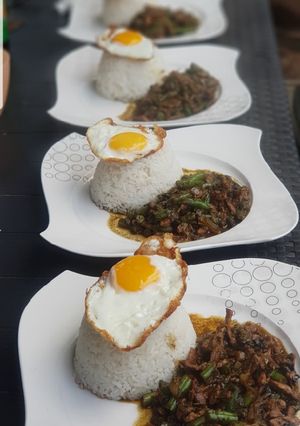 Zdjęcie przepisu Stir fry z siekanej wołowiny z tajską bazylią.