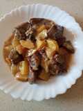 Corzo con patatas fritas en salsa (olla express)