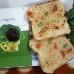 A picture of Bread pizza.
