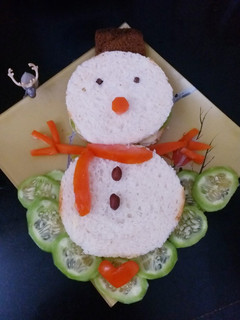 स्नोमैन सैंडविच (snowman sandwich recipe in hindi) रेसिपी मुख्य फोटो