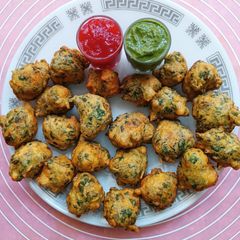 A picture of Methi Gota with Moong Dal Atta (Healthy Twist).