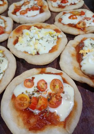 Una foto de Pizzetitas de Cherrys y de Huevo