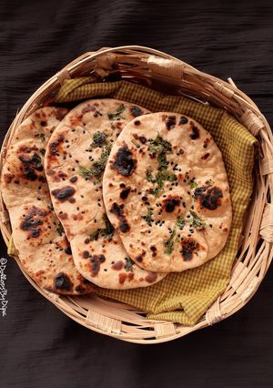 A picture of Kalonji Naan.