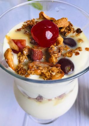 A picture of Granola parfait.