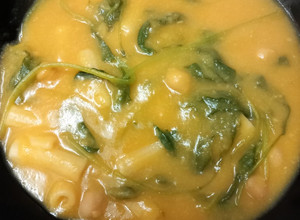 Foto de Sopa de grão e nabiças