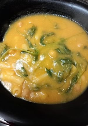 Foto de Sopa de grão e nabiças