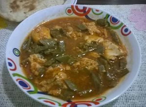 Foto principal de Nopalitos en salsa de chile guajillo con huevos ahogados (Olla de cocción lenta-SlowCooker-CrockPot)