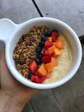 Smoothie bowl con frutas y granola - vegano🌱