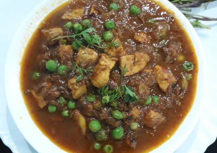 Recipe of Homemade Mater paneer