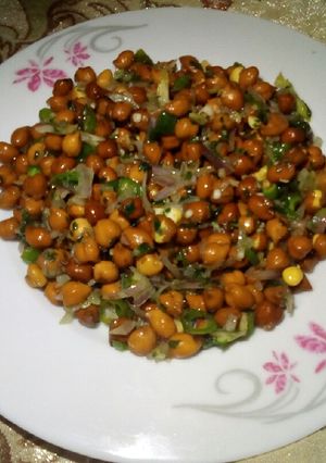 রাই পাতা দিয়ে চিকপি সালাদ রেসিপির প্রধান ছবি