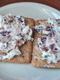 Dips de queso crema con nueces y almendras